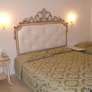 *** Gasthuis Residenza Due Torri Check In Presso Vicolo Cattani 7 Italië